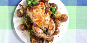 עוף שלם עם תפוחי אדמה